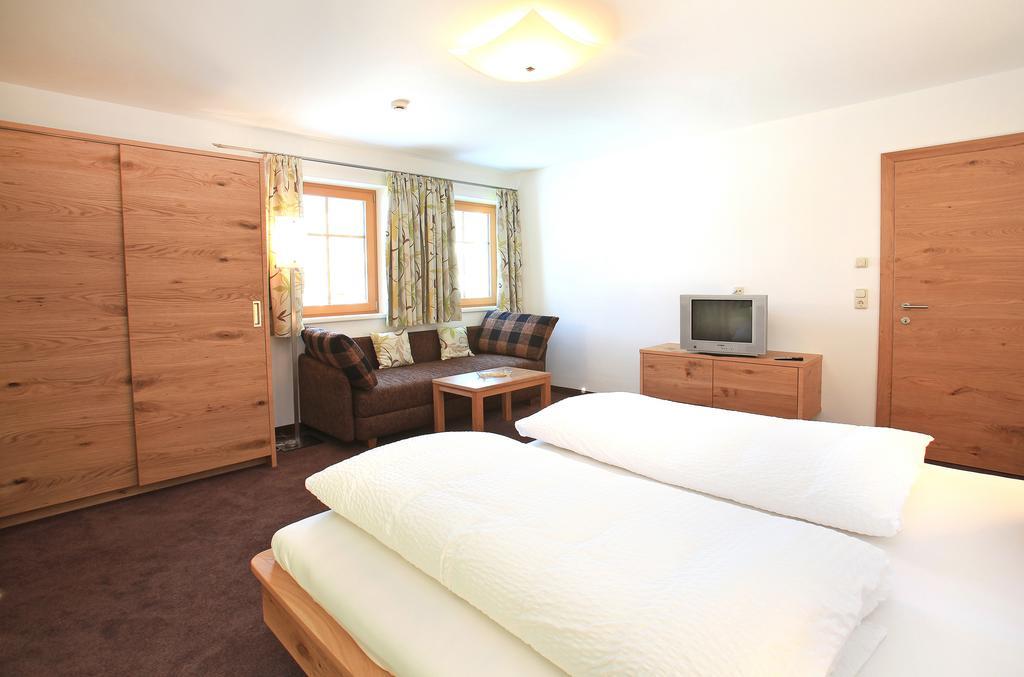 Tarlack Appartements Huetten 34 Leogang Esterno foto